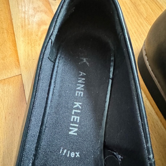 Anne Klein Leather Comfort Black Flat Size 8.5 (runs large) - Picture 4 of 7